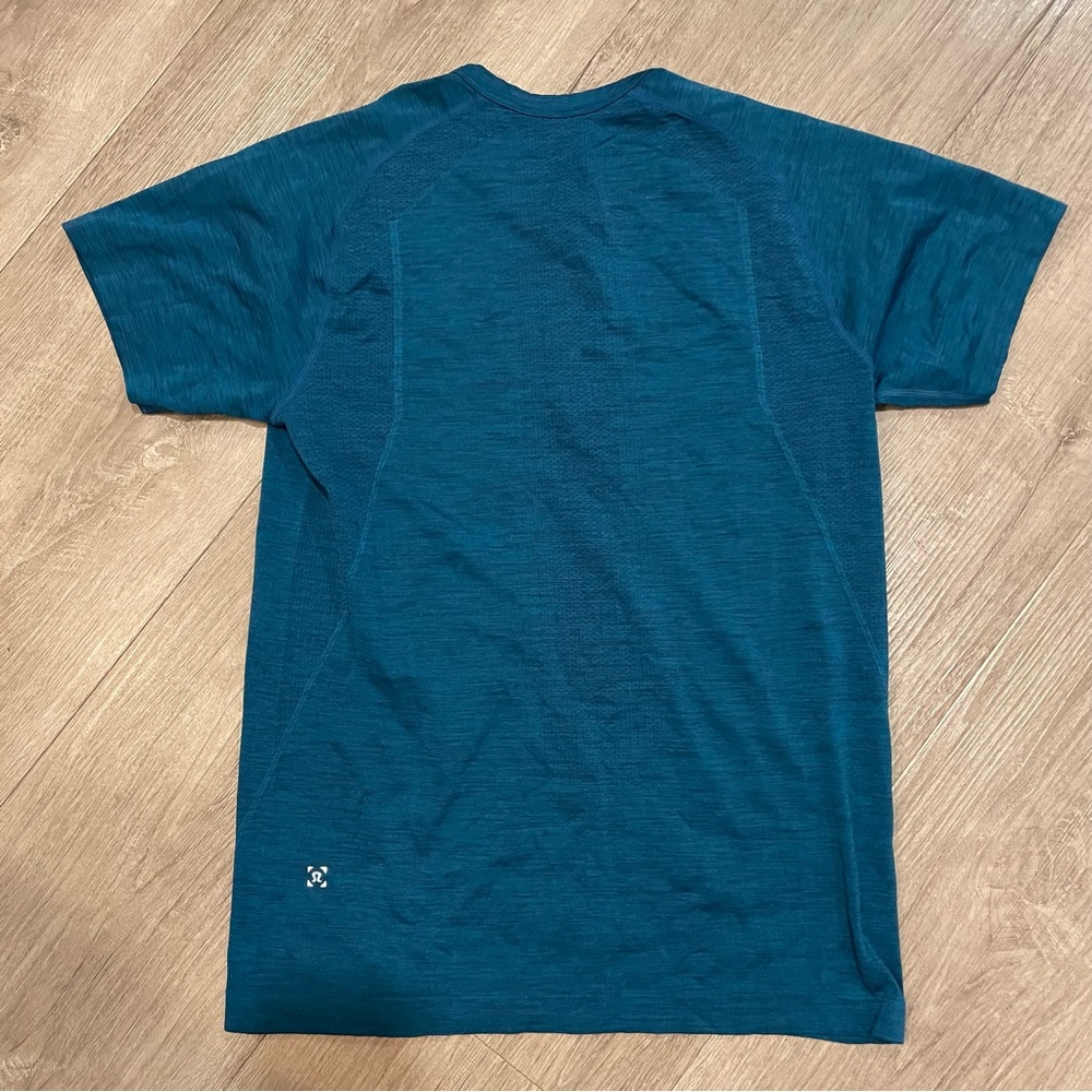 Lululemon Metal Vent Tech Short Sleeve Henley
in Night Diver / Capri - Picture 3 of 6